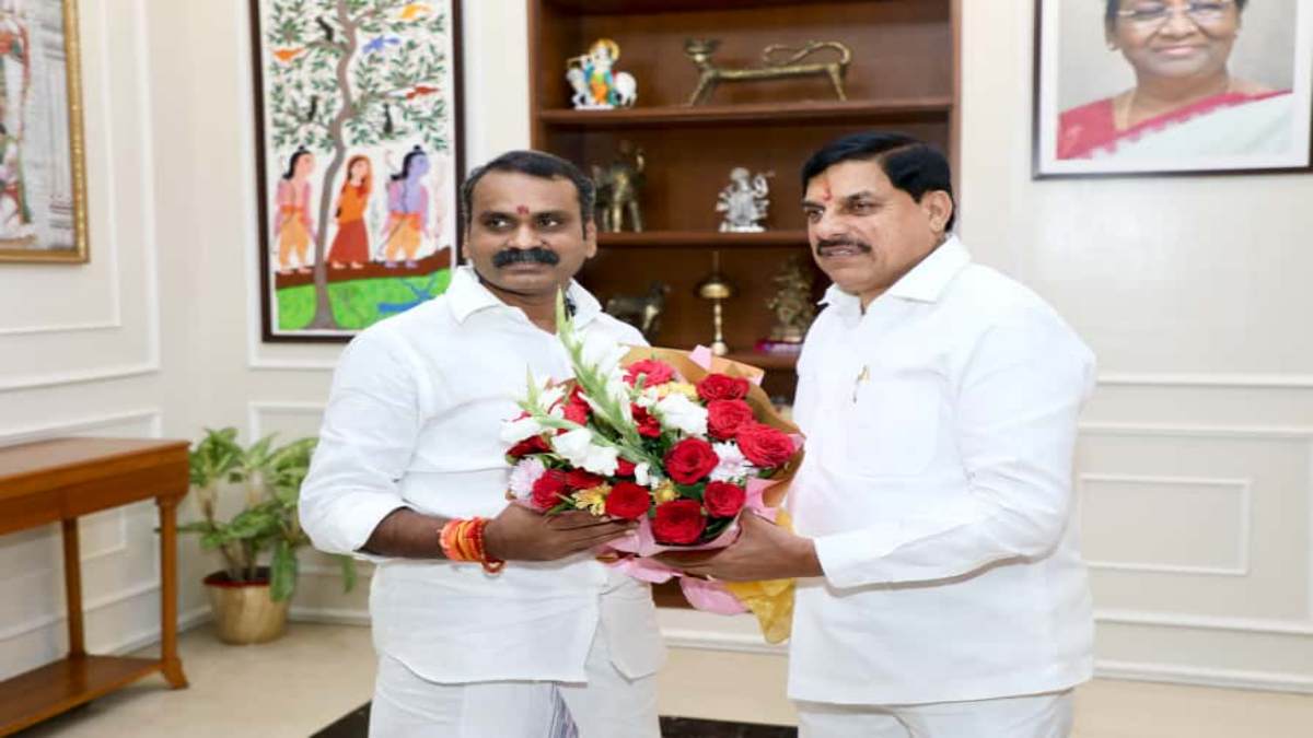 CM डॉ. मोहन ने केंद्रीय मंत्री एल मुरुगन का किया स्वागत, मुख्यमंत्री निवास में सूचना एवं प्रसारण राज्य मंत्री से की भेंट