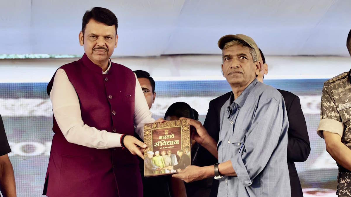 भूपति के आत्मसमर्पण पर महाराष्ट्र सीएम फडणवीस का उद्घोष, ‘नक्सली आंदोलन के अंत की शुरुआत’ छत्तीसगढ़ के गृह मंत्री विजय शर्मा ने कहा- नक्सलियों को समझ आ गया जीना है मरना नहीं…