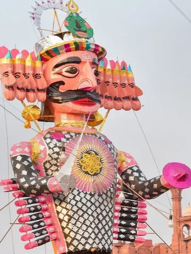Dussehra 2025: दशहरे के दिन रावण दहन पर शोक मनाते हैं ये लोग,  बताते है खुद को रावण का वंशज