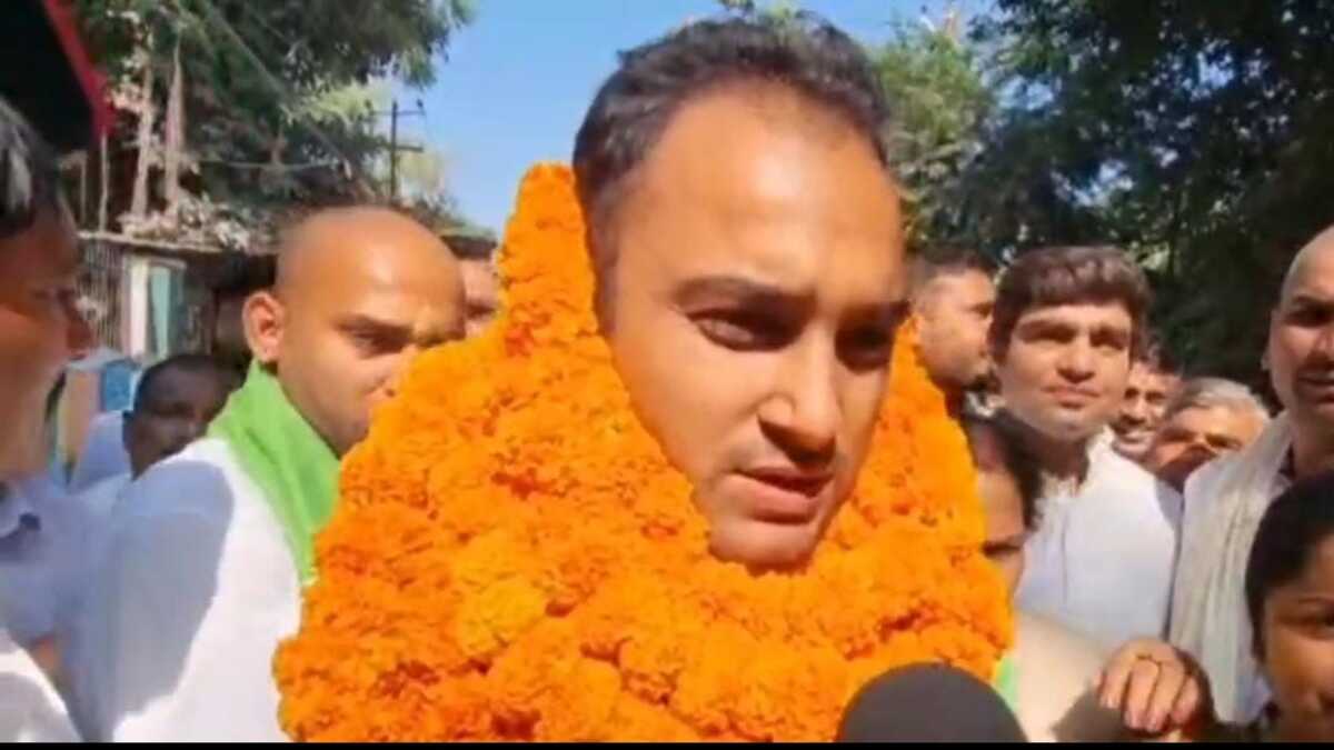 राजद प्रत्याशी ने रोड शो कर किया नामांकन, इस बार होगी कांटे की टक्कर, जानें कौन कौन से उम्मीदवार है मैदान में