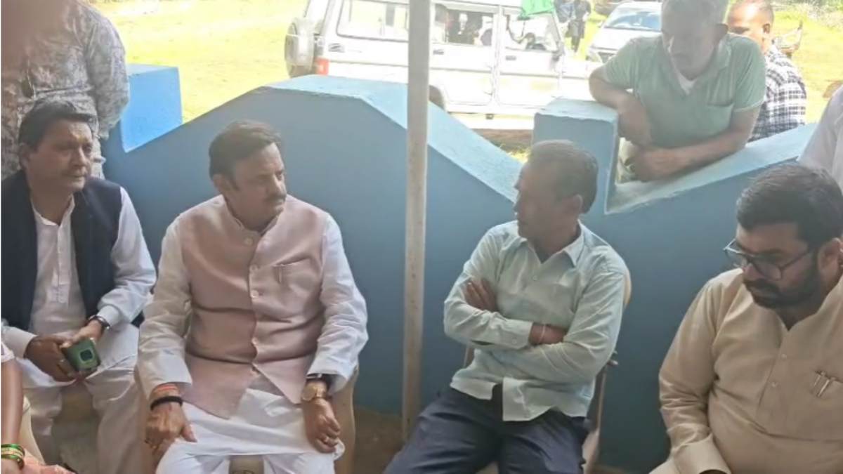 स्वास्थ्य मंत्री राजेंद्र शुक्ल पहुंचे छिंदवाड़ा, मृतक वेदांश के परिवार से की चर्चा, डॉक्टरों से हड़ताल पर न जाने की अपील