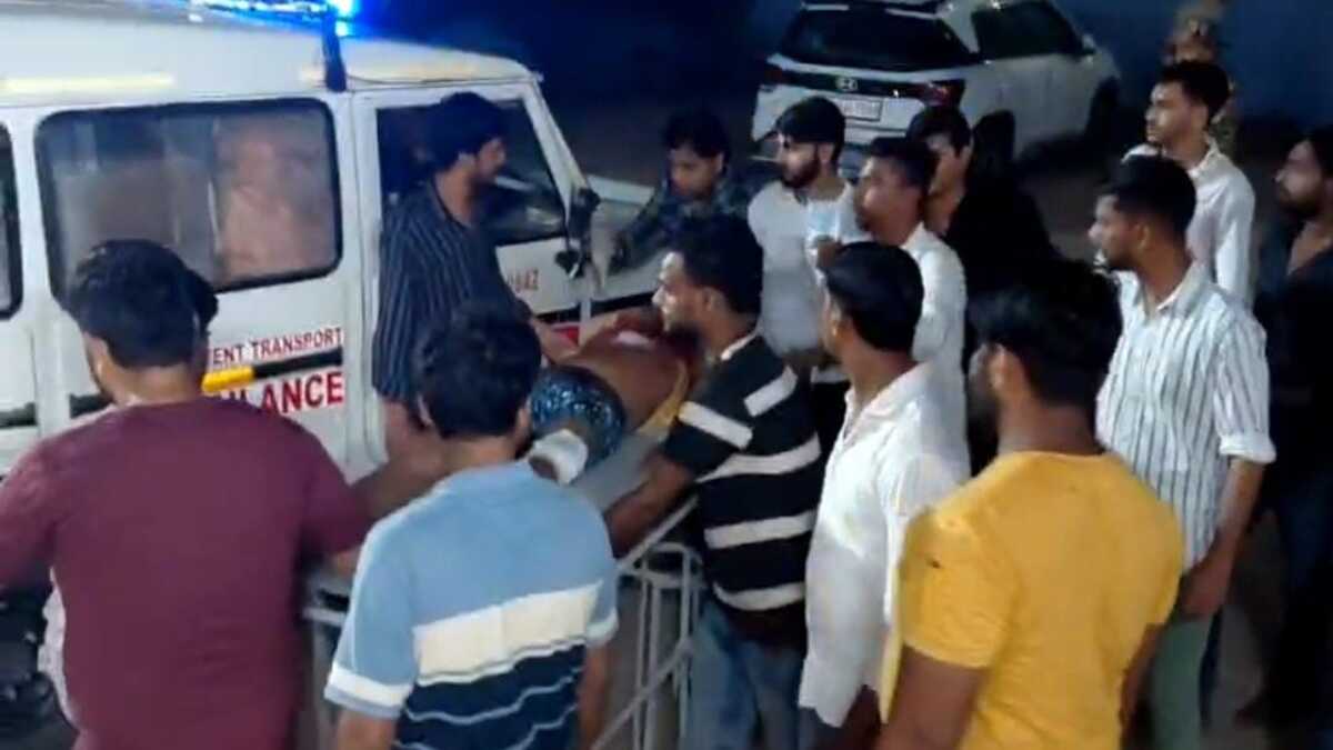 दीपावली की रात सासाराम में ज्वेलरी कारोबारी और बेटे को गोली मारी, हालत गंभीर, वाराणसी रेफर