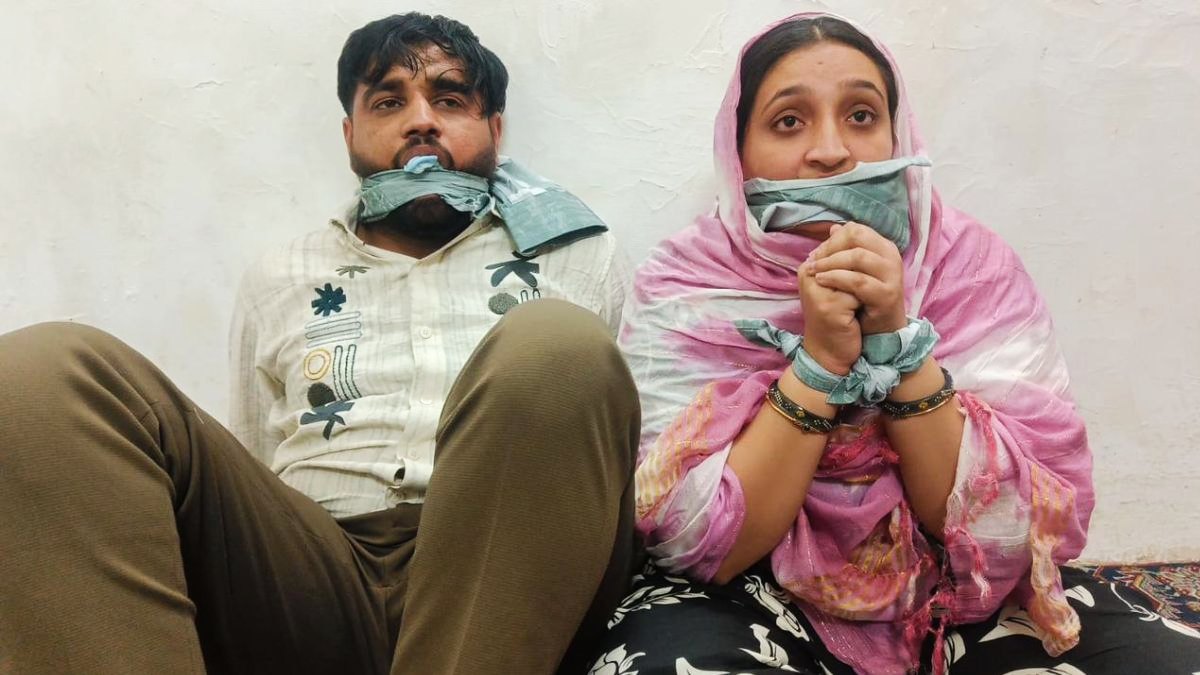 ईरान में बंधक बनाए गए 4 गुजराती लौटे स्वदेश : डंकी रूट से ऑस्ट्रेलिया जाते समय तेहरान में हुआ था अपहरण, निर्वस्त्र कर पिटाई का वीडियो जारी कर परिवार से मांगी थी 2 करोड़ की फिरौती