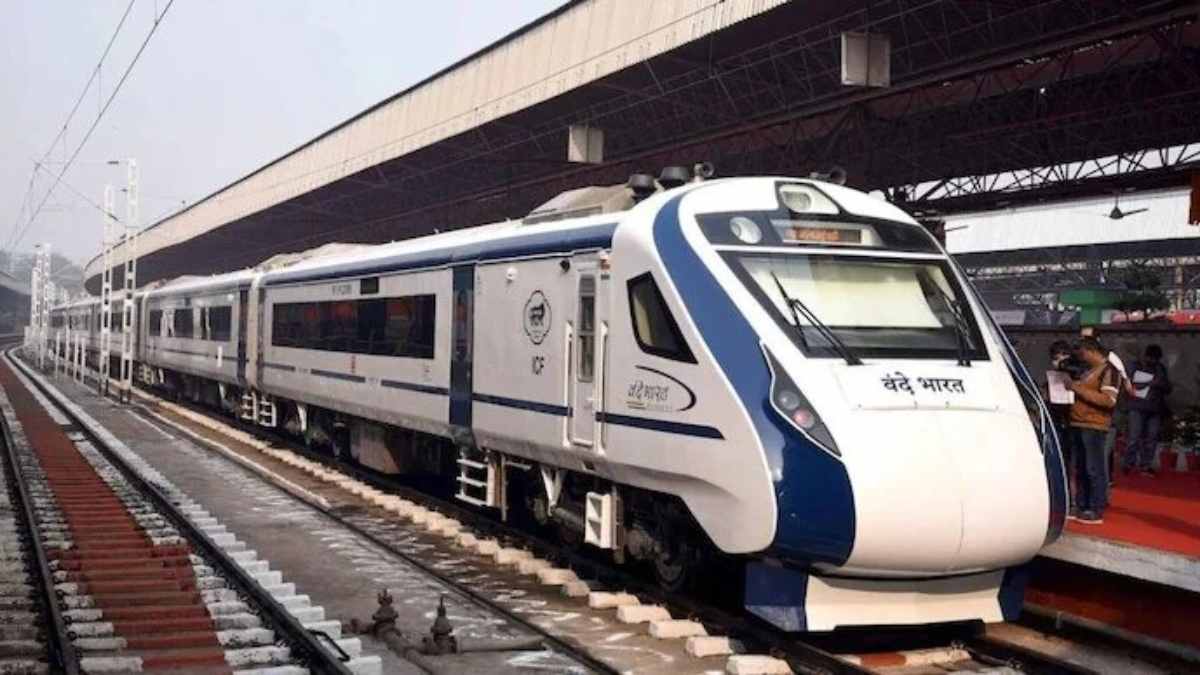 छठ पर्व पर रेलवे की पहल : वंदे भारत एक्सप्रेस के यात्रियों ने छठ गीतों के साथ की सुखद यात्रा