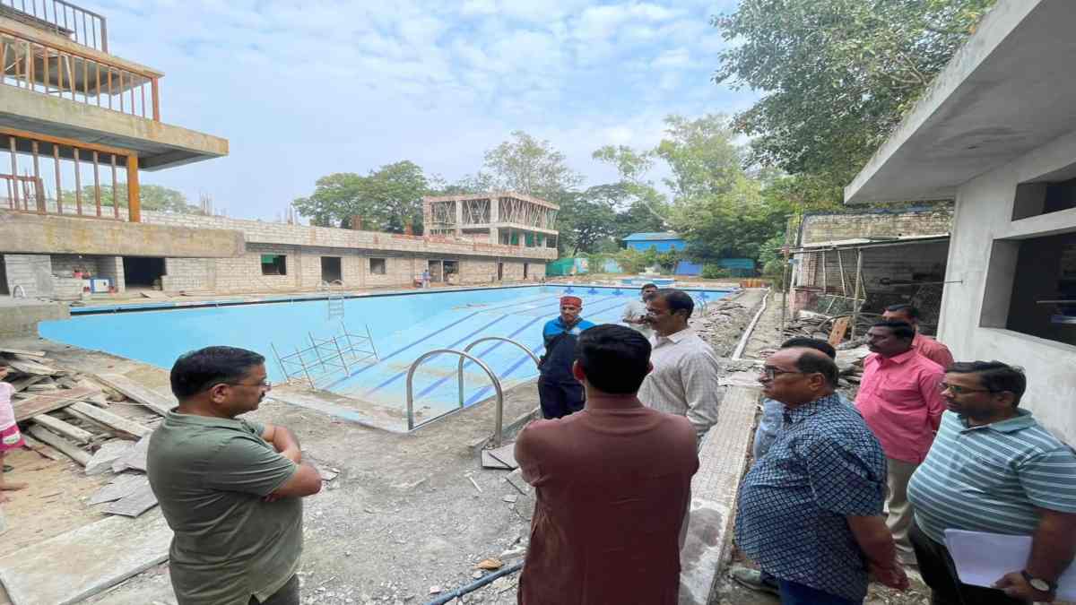 इंदौर के नेहरू पार्क में तेजी से चल रहा निर्माण कार्य: महापौर ने दिया सख्त अल्टीमेटम, दिसंबर तक आम जनता के लिए खुलेगा स्विमिंग पूल और लाइब्रेरी