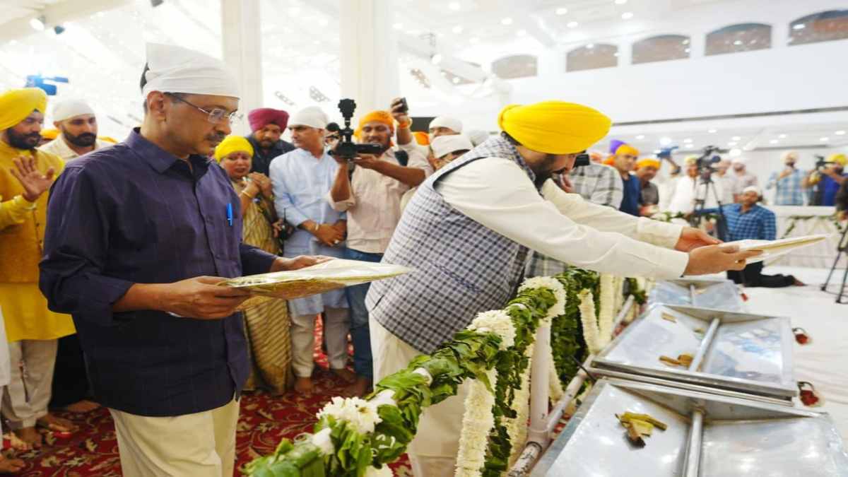 गुरु तेग बहादुर के 350वें शहीदी दिवस पर गुरुद्वारे में हुआ भव्य कीर्तन, सीएम भगवंत मान और केजरीवाल हुए शामिल