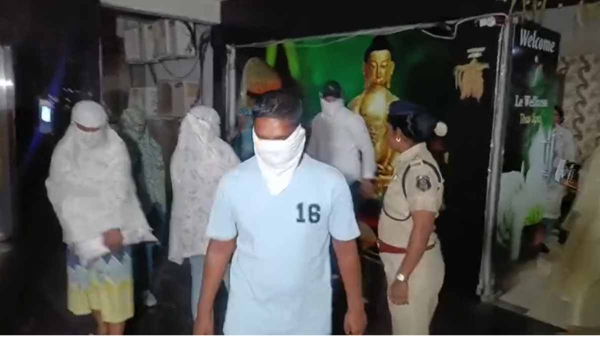 Sex racket का भंडाफोड़ : स्पा सेंटर की आड़ में चल रहा था देह व्यापार, पुलिस ने मारा छापा, 5 लड़कियां और 4 ग्राहक समेत मैनेजर गिरफ्तार
