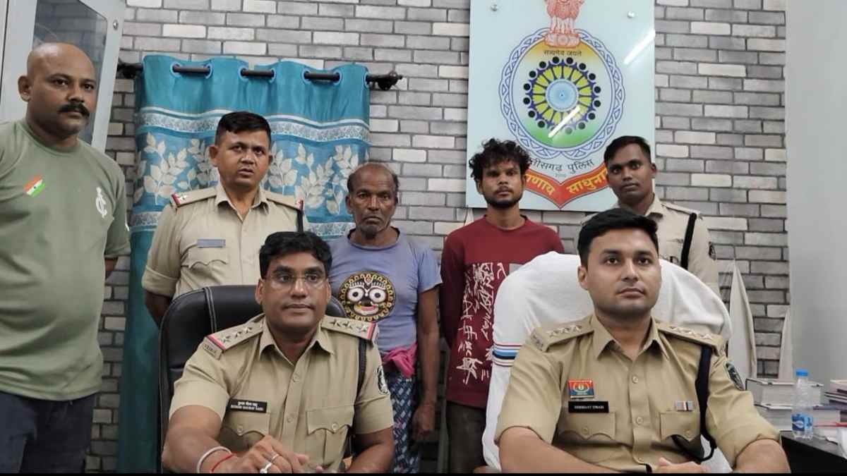रायगढ़ दोहरे हत्याकांड का खुलासा : NTPC मुआवजे के विवाद में की पिता और नानी की हत्या, 24 घंटे के भीतर आरोपी बेटा समेत दो आरोपी गिरफ्तार