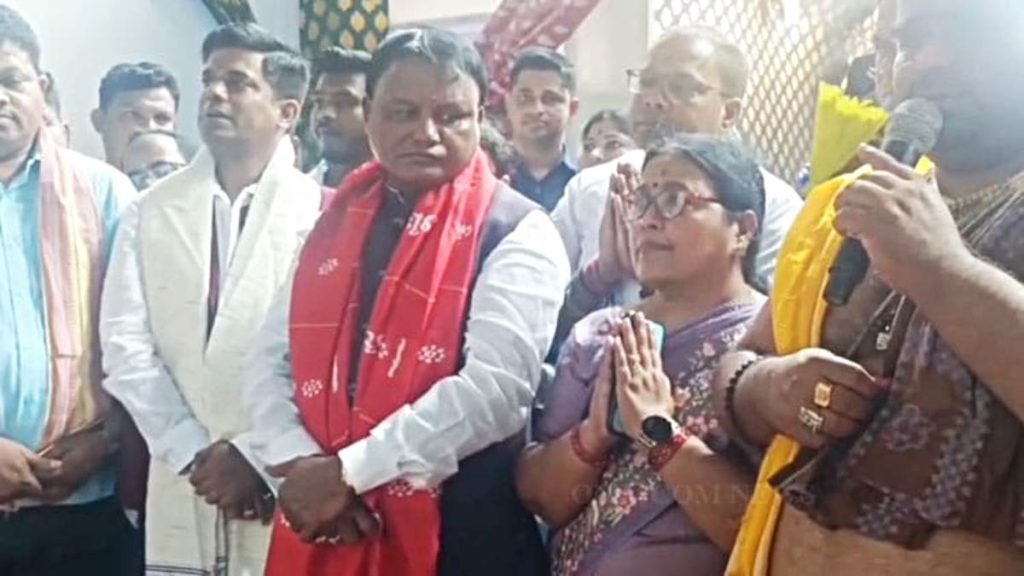 CM Majhi Visits Durga Puja Pandals