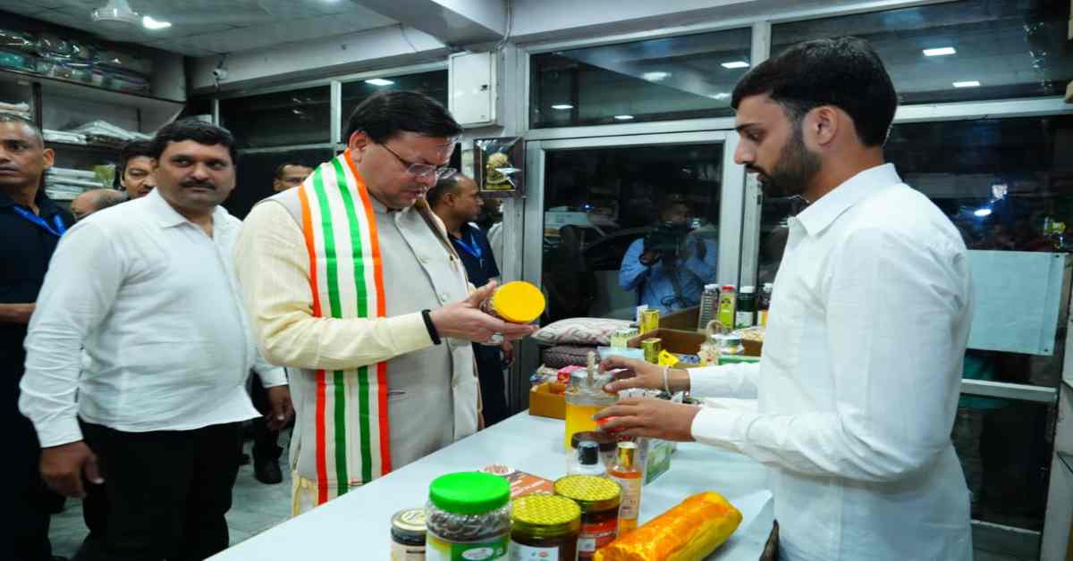 ‘खादी केवल एक वस्त्र या उत्पाद नहीं बल्कि…’, CM धामी ने स्वदेशी अपनाने पर दिया जोर, कहा- स्थानीय कारीगरों, बुनकरों को बढ़ावा मिलेगा