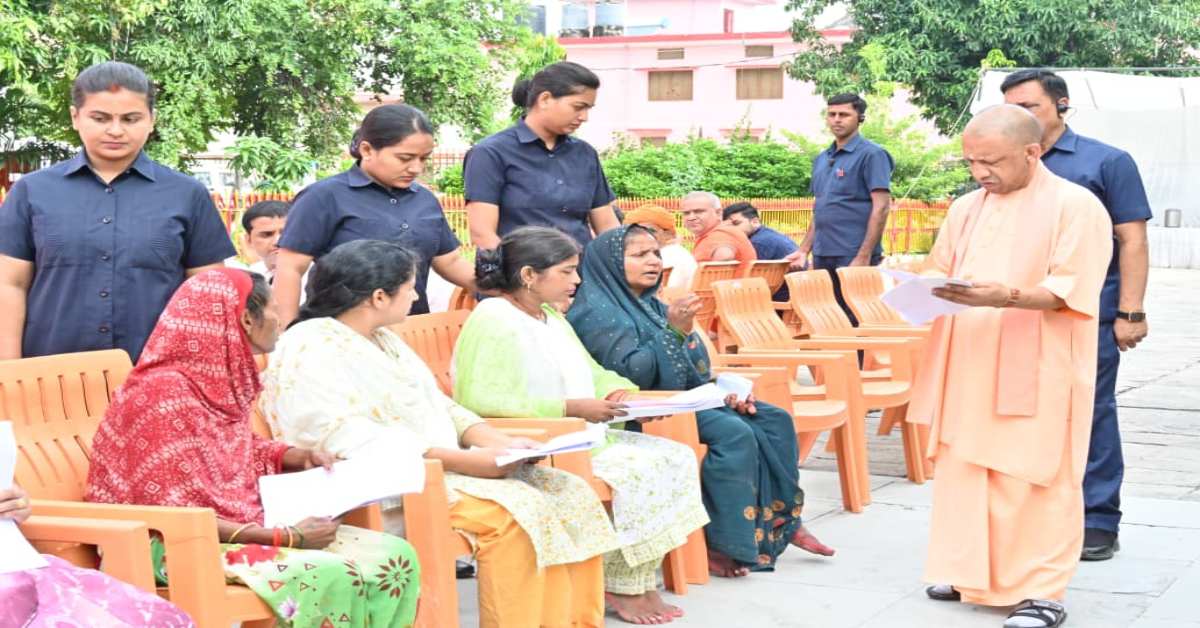 किसी भी सूरत में बख्शे न जाएं… जनता दर्शन में CM योगी ने लोगों की सुनी समस्याएं, अधिकारियों को दिए सख्त निर्देश