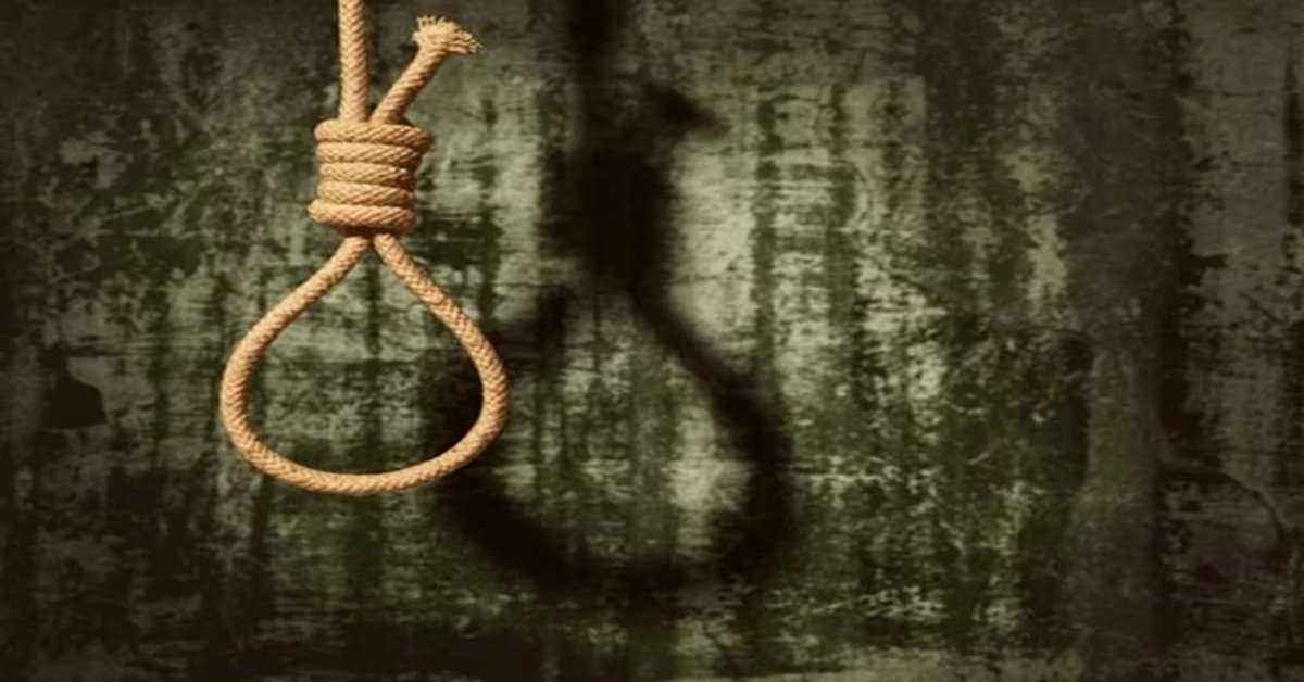 आखिर क्या हुआ था उस रात..! खुशी-खुशी परिवार के साथ मनाया दशहरा, फिर पति-पत्नी ने कमरे में लगा ली फांसी, मामला जानकर दहल उठेगा दिल
