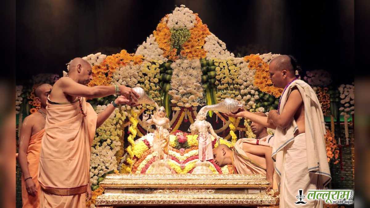 दक्षिणावर्ती शंख से करें विष्णु अभिषेक, जीवनभर बरसेगी लक्ष्मी कृपा और धन-समृद्धि