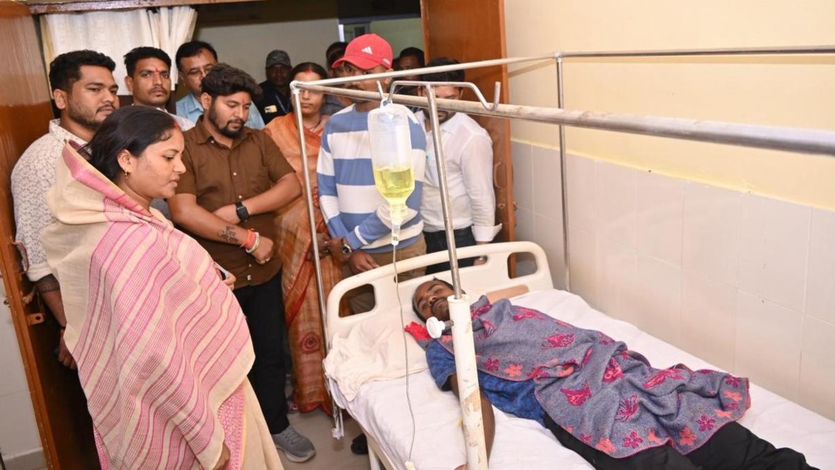 फूड पॉइजनिंग से 2 की मौत, बीमार मरीजों का हालचाल जानने अस्पताल पहुंचीं मंत्री लक्ष्मी राजवाड़े, अधिकारियों को बेहतर स्वास्थ्य सुविधाएं मुहैया कराने के दिए निर्देश
