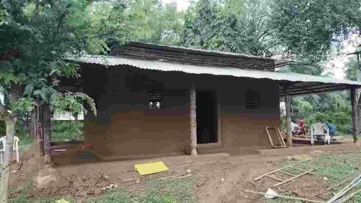 शिल्पग्राम में जनजातीय झोपड़ी निर्माण कार्यशाला: खजुराहो में जनजातीय विरासत को संजोने बनाई जा रही लिलार कोठी
