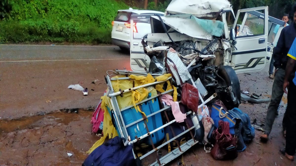 CG Accident News : बोलेरो और ट्रक में भीषण टक्कर, 5 लोगों की मौत