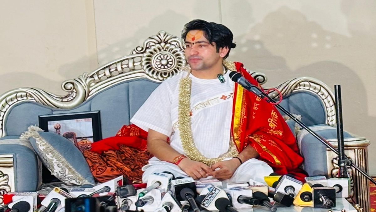 पं. धीरेंद्र शास्त्री ने धर्मांतरण पर दिया बयान, कहा- सरकार को फांसी की सजा देने का करना चाहिए प्रयास