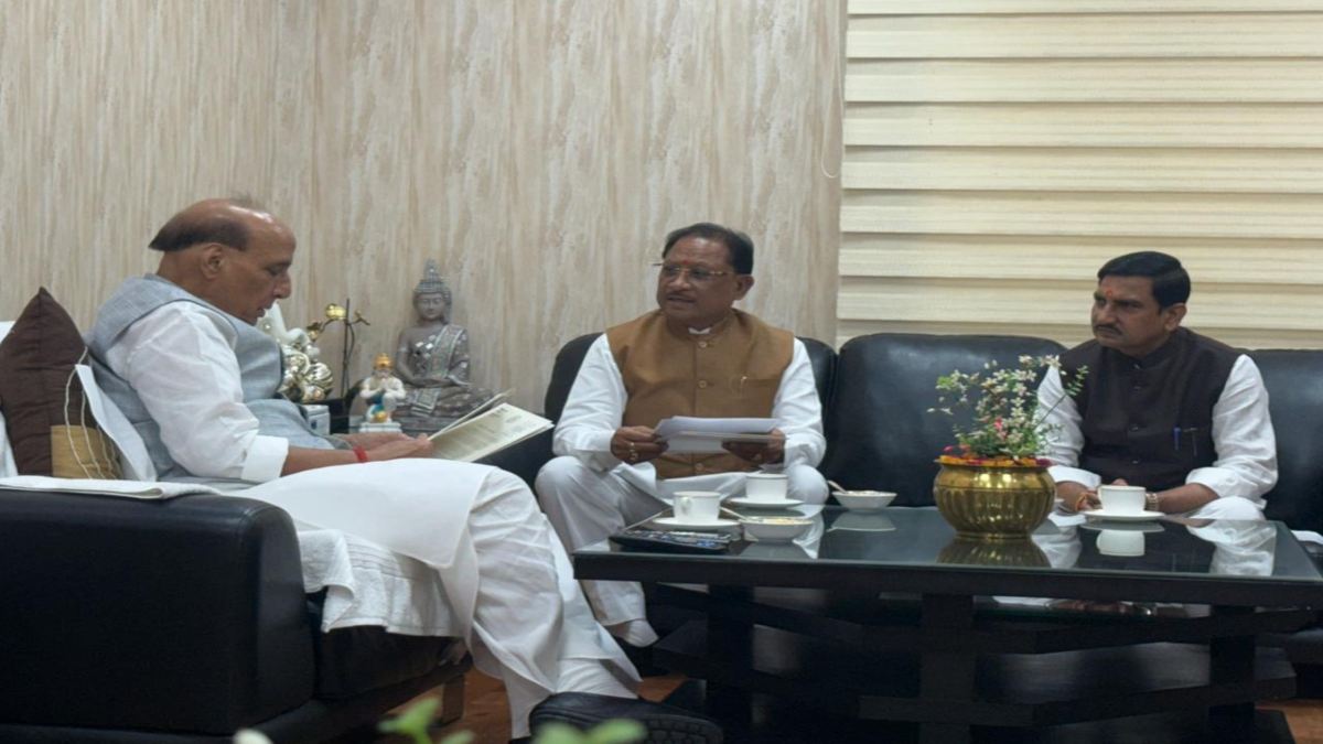 बिलासपुर एयरपोर्ट का होगा विस्तारीकरण, CM साय और केंद्रीय राज्य मंत्री ने रक्षा मंत्री राजनाथ सिंह से की विस्तृत चर्चा, परिसर में इंडस्ट्रियल पार्क विकसित करने को लेकर भी हुई बातचीत …