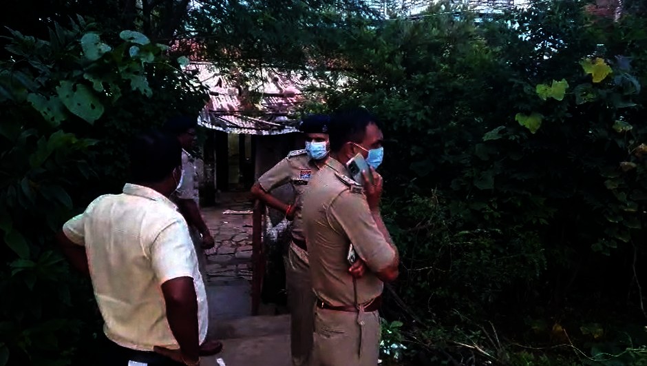 CG Crime News: कोतवालीन की 2 दिन पुरानी लाश घर में मिली, इलाके में फैली सनसनी, जांच में जुटी पुलिस