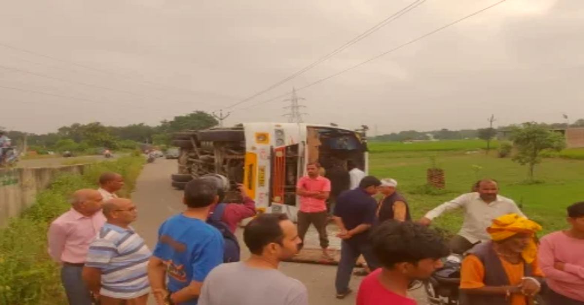 बचाओ, बचाओ, बचाओ…70 श्रद्धालुओं से भरी बस पलटी,   मची चीख-पुकार, मंजर देख लोगों का मुंह को आ गया कलेजा
