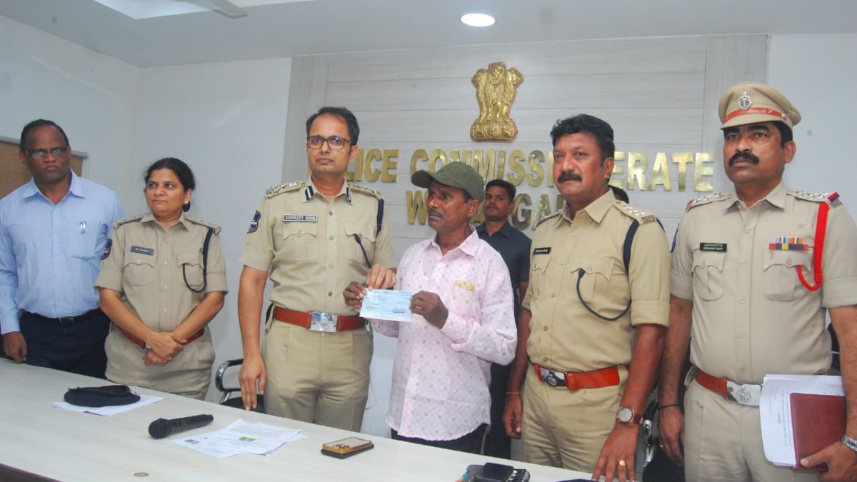 CG News : नक्सलियों को एक और बड़ा झटका, इनामी माओवादी लीडर मंदा रूबेन ने किया सरेंडर