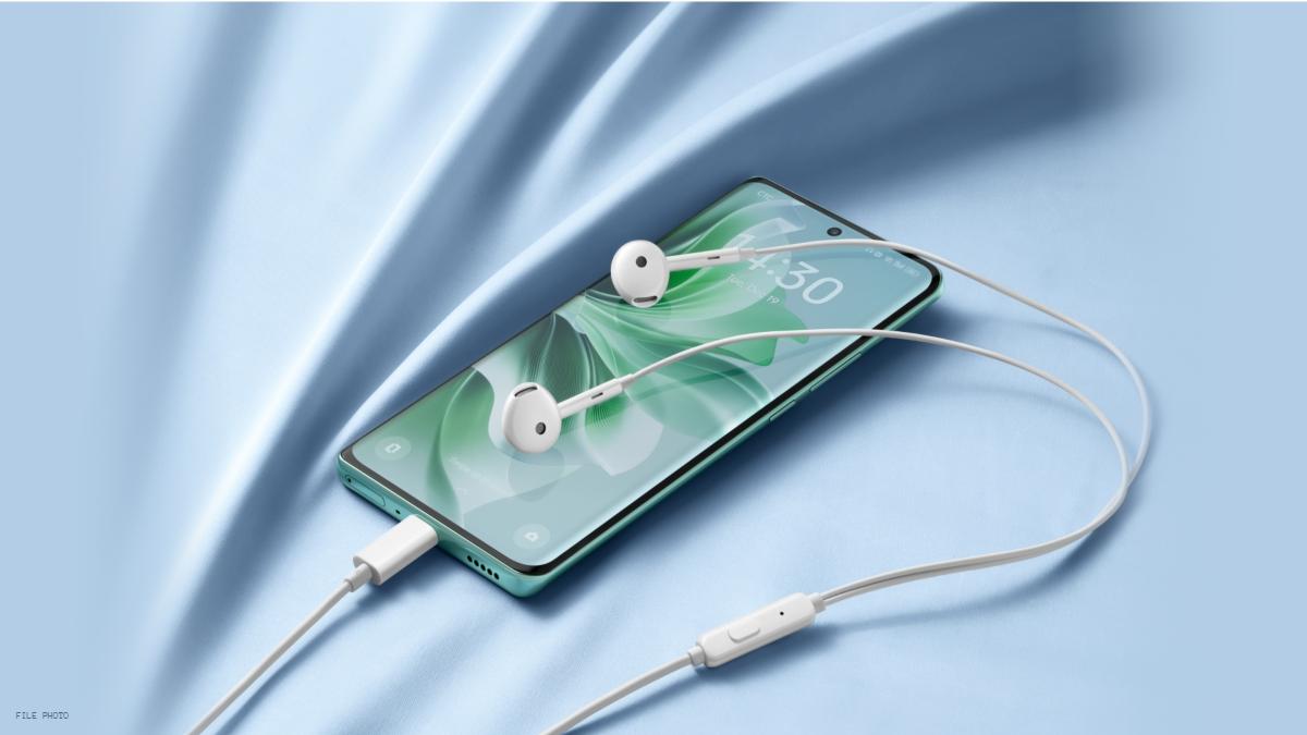 OnePlus का धमाका! सिर्फ ₹999 में लॉन्च किया नया Type-C वायर्ड ईयरफोन, प्रीमियम साउंड के साथ बजट में धूम मचाने को तैयार