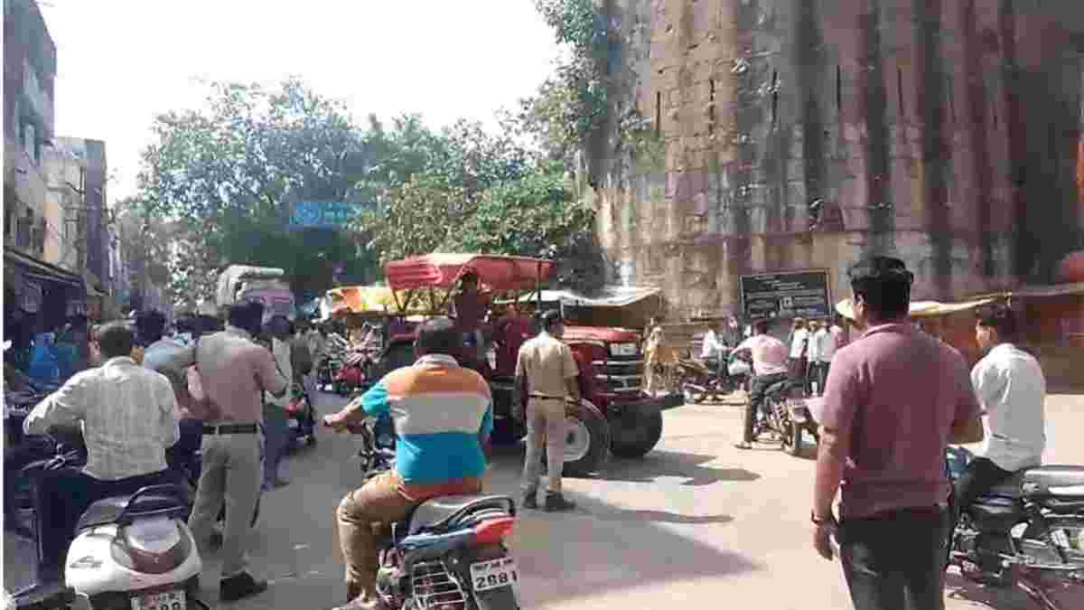 दो दिन से जारी चक्का जाम व धरना प्रदर्शन समाप्त: बनी सहमति, किला गेट से किसानों ने हटाए अपने ट्रैक्टर