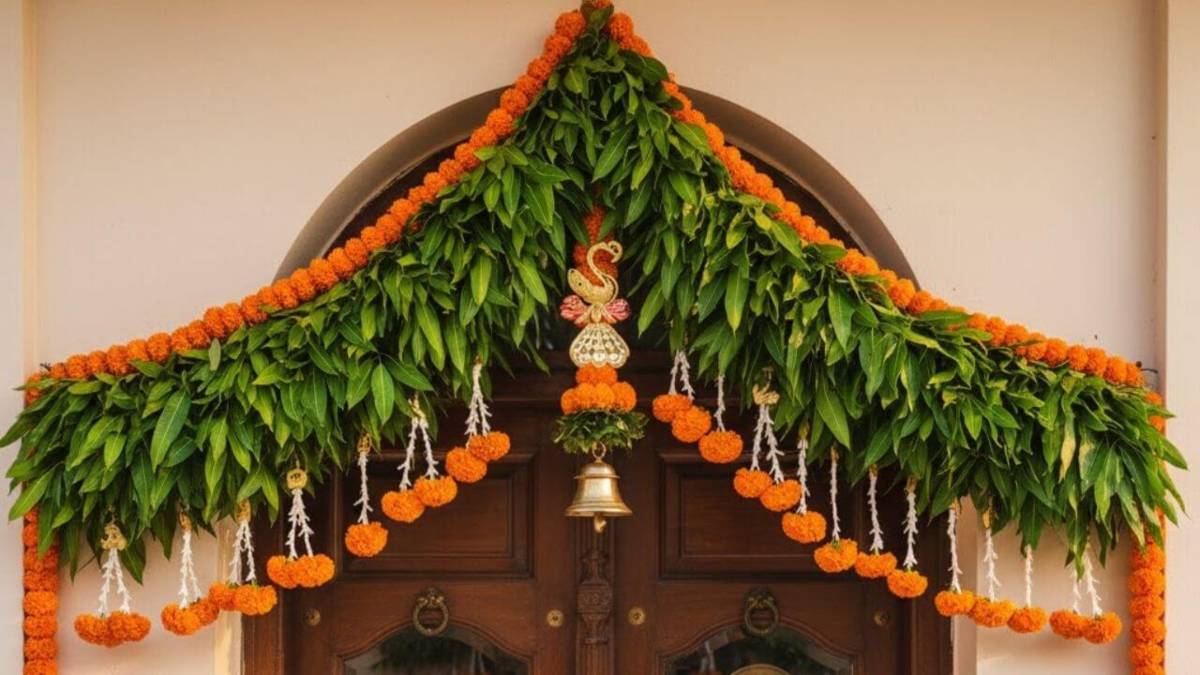 दिवाली पर घर के द्वार पर लगाएं तोरण, जानें इसके धार्मिक और वास्तु महत्व!