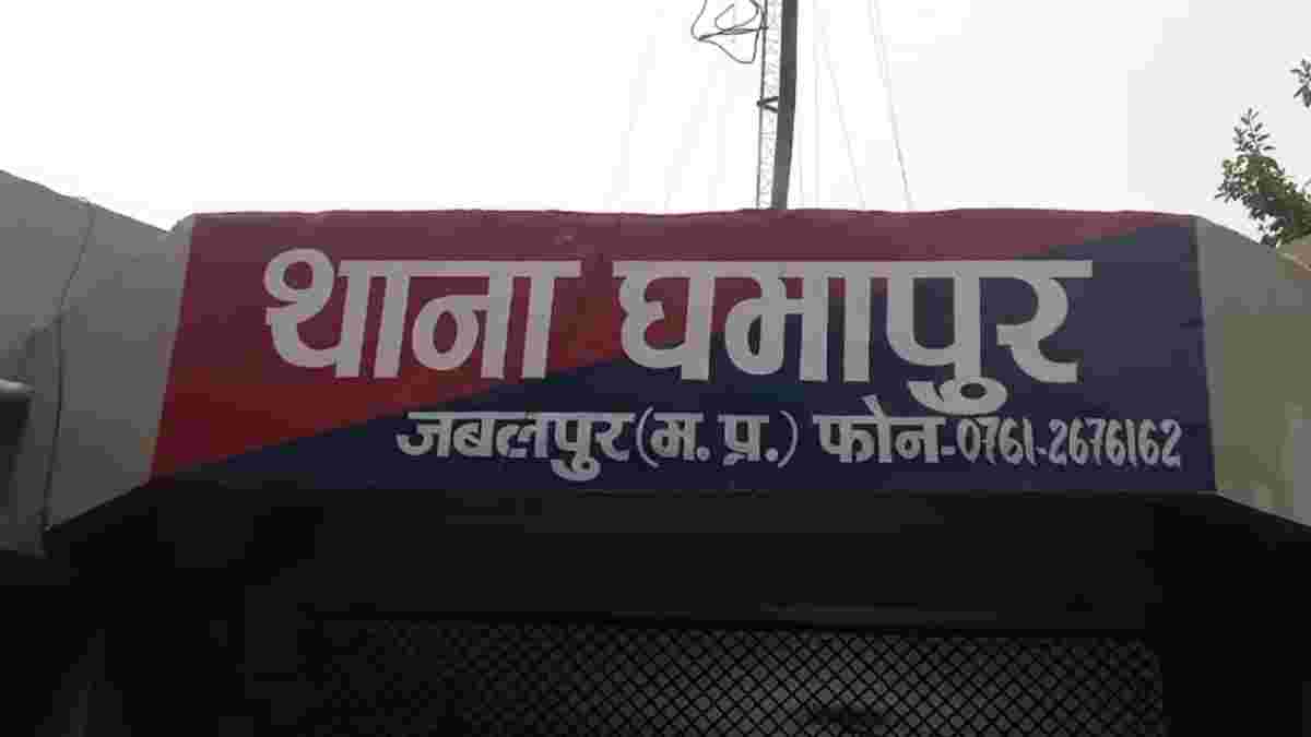 बड़ी खबरः पुलिसकर्मियों को चकमा देकर थाने से भागे 2 आरोपी, मचा हड़कंप, तलाश में जुटी पुलिस