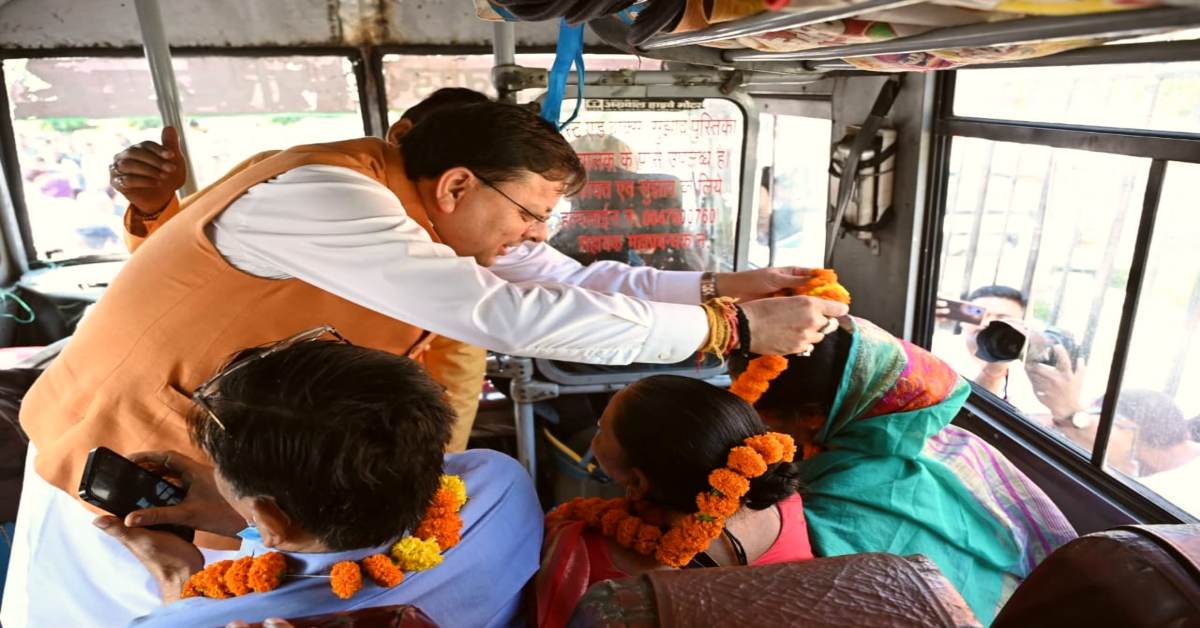 मातृ-पितृ तीर्थाटन योजना के तहत CM धामी ने 32 श्रद्धालुओं को गंगोत्री धाम के लिए किया रवाना, कहा- उनके जीवन में आध्यात्मिक शांति और…