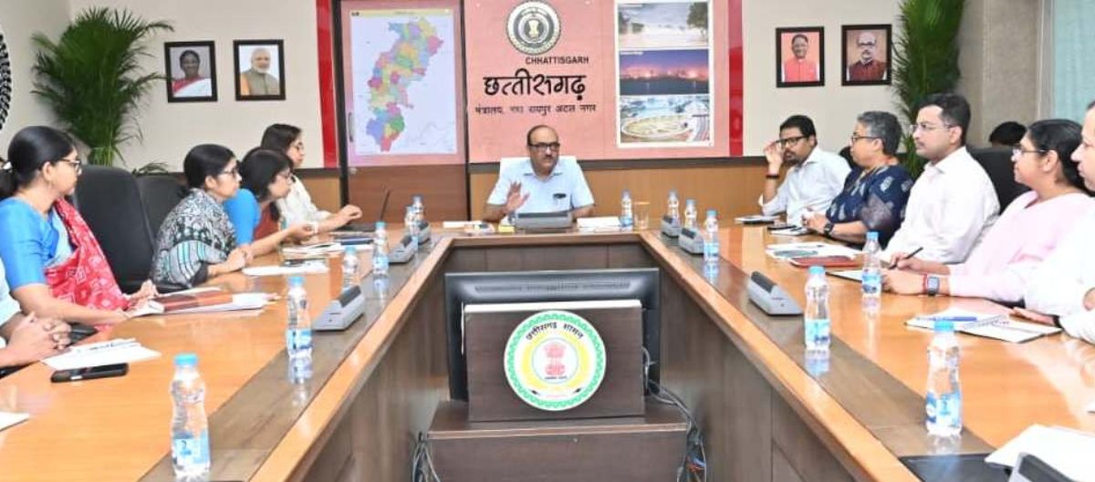 CS ने विभागीय सचिवों के साथ की हाई लेवल मीटिंग : मुख्य सचिव विकासशील ने सड़क, पेयजल, बिजली और स्वास्थ्य के लिए मांगा ठोस एक्शन प्लान, समय-सीमा के भीतर काम पूर्ण करने के निर्देश