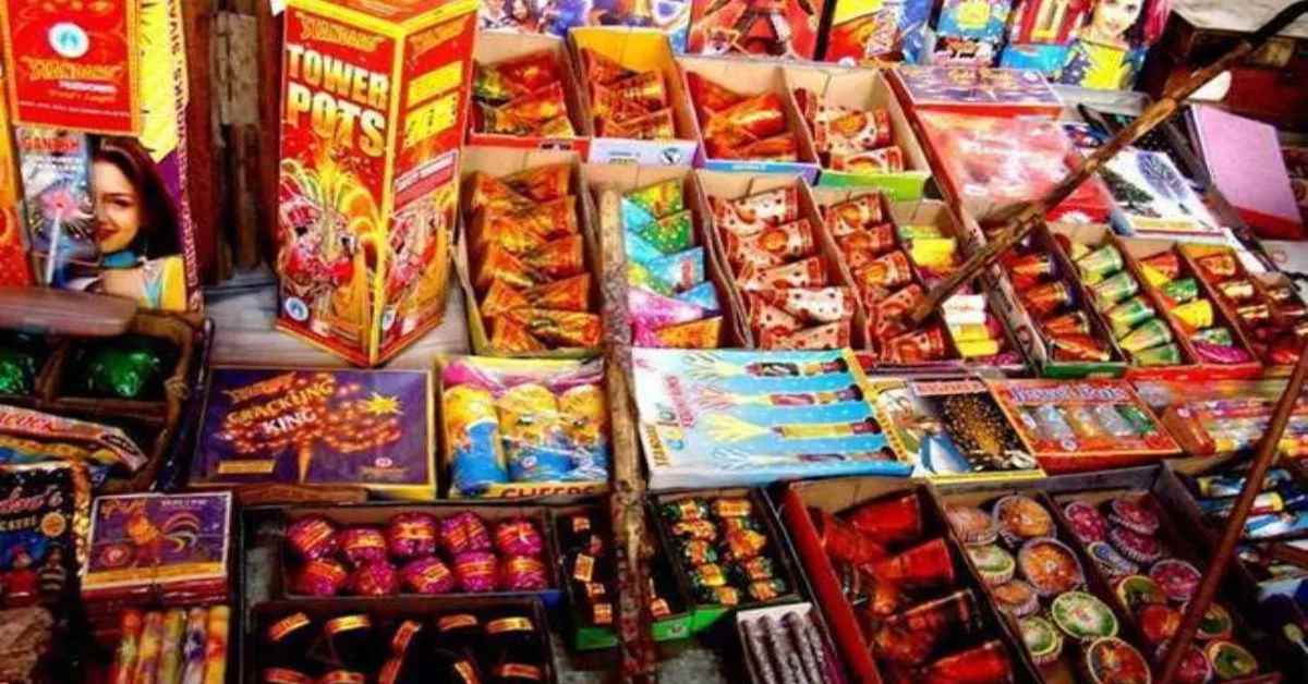 खाकीवालों से जरा बचकर रहना! पटाखा बेचने और फोड़ने को लेकर चेतावनी जारी, अगर ये काम किया तो पड़ सकते हैं लेने के देने
