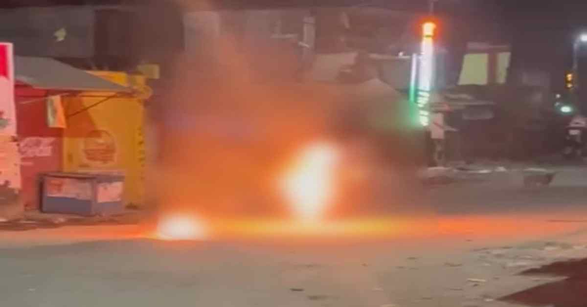 ऐसी क्या मजबूरी थी? युवक ने खुद पर पेट्रोल छिड़ककर लगाई आग, Video देखकर सहम जाएगा दिल