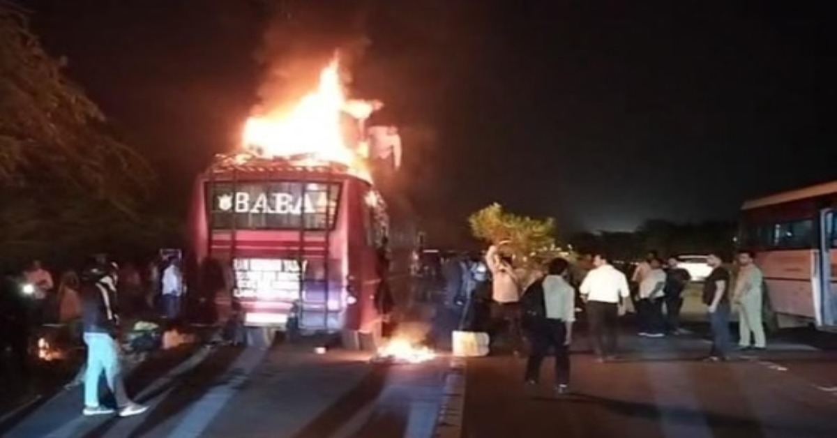 यमुना एक्सप्रेसवे पर बस में अचानक लगी आग, खिड़कियों से कूदे यात्री, फिर…