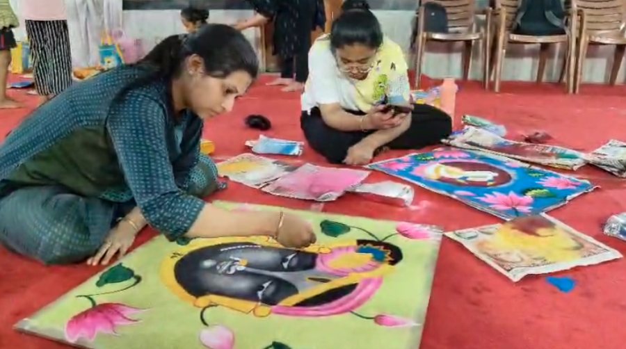 दिवाली 2025 : लेडीज सर्कल संस्था ने आयोजित की 3 दिवसीय रंगोली वर्कशॉप, प्रतिभागियों ने सीखी पारंपरिक कला