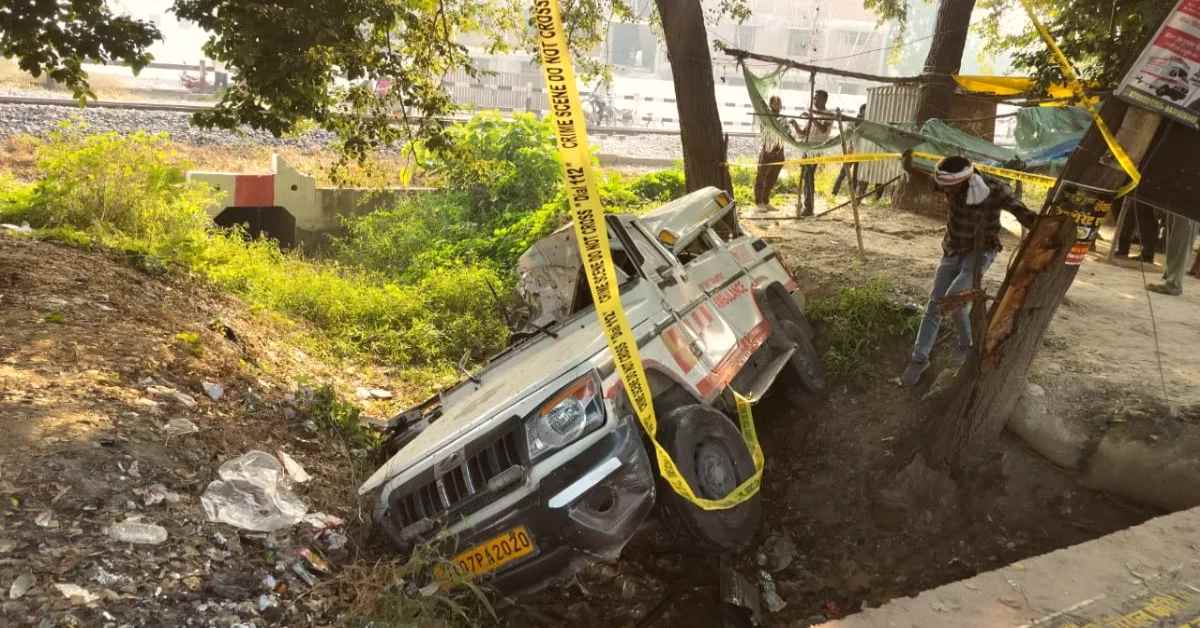 हाइवे, हादसा और खूनी मंजरः अनियंत्रित होकर पलटी एंबुलेंस, 4 की मौके पर मौत, बच्ची लड़ रही जिंदगी की जंग
