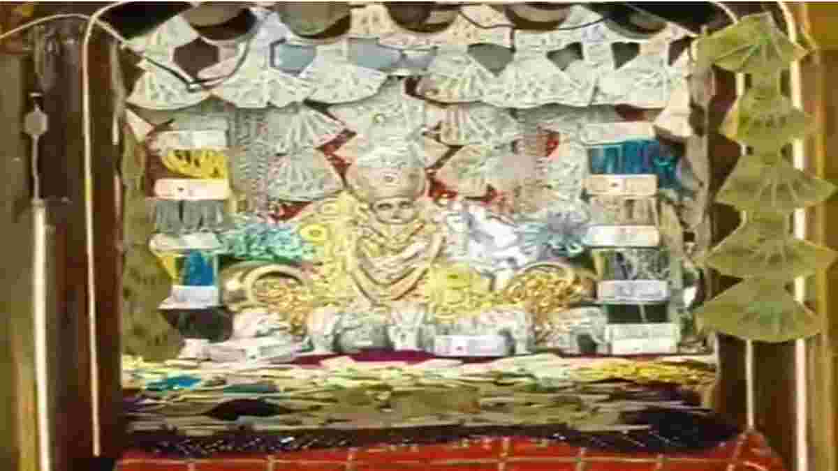 Diwali Special: एमपी में हैं कुबेर का खजाना, महालक्ष्मी मंदिर में 5 दिवसीय दीपोत्सव पर सोने- चांदी और हीरे मोती से सजे