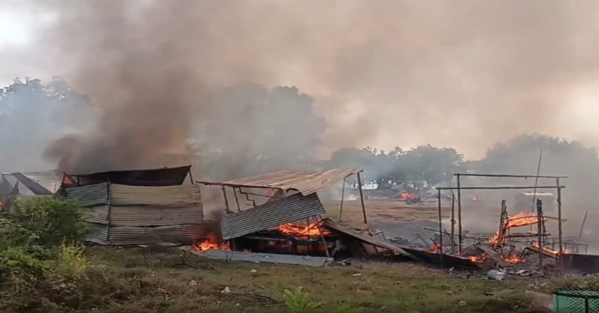 फतेहपुर में पटाखा मार्केट में लगी भीषण आग, जद में आई 65 दुकानें, मौके पर मची भगदड़