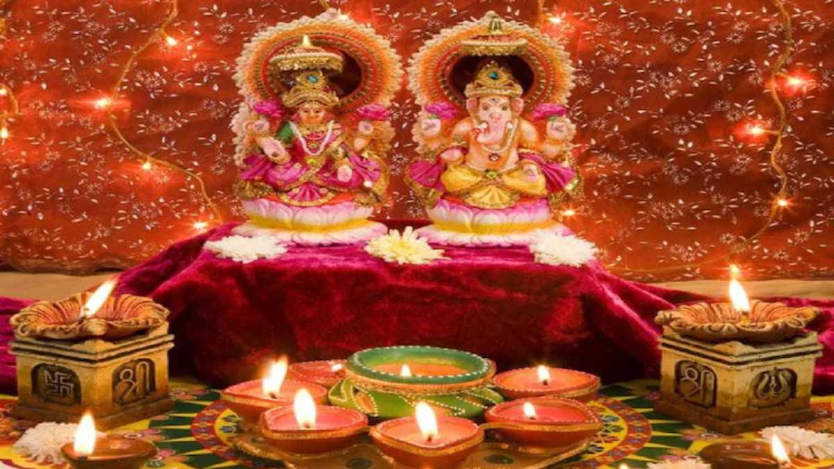 दिवाली 2025: दिवाली के दिन इन स्थानों पर जरूर लगाएं दीये, मां लक्ष्मी होती हैं प्रसन्न