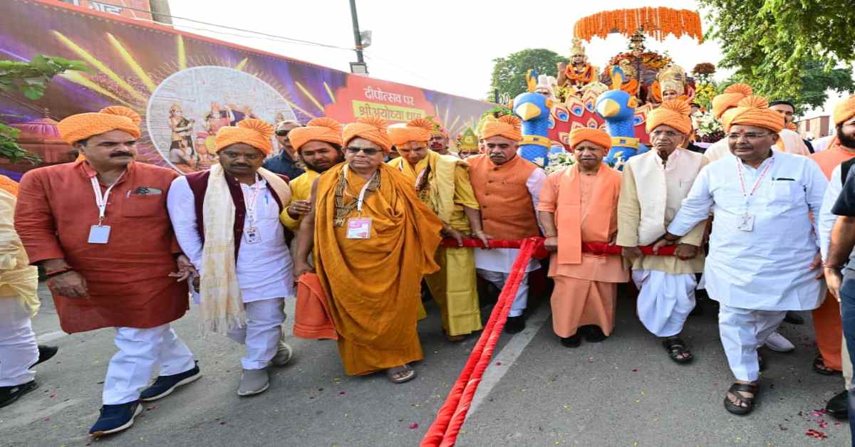 अयोध्या में त्रेता युग की झलक: पर्यटन मंत्री ने रामायण काल की झांकियों को जय श्री राम का ध्वज लहराकर किया रवाना, कहा- CM योगी के नेतृत्व में हर बार…