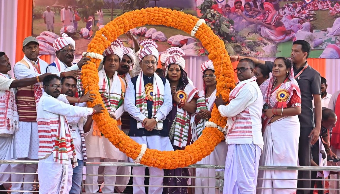 सोहरई करमा महोत्सव 2025 : मुख्यमंत्री साय ने करमा अखरा निर्माण के लिए की 50 लाख की घोषणा, कहा- करमा महोत्सव हमारी प्राचीन और गौरवशाली परंपरा का प्रतीक