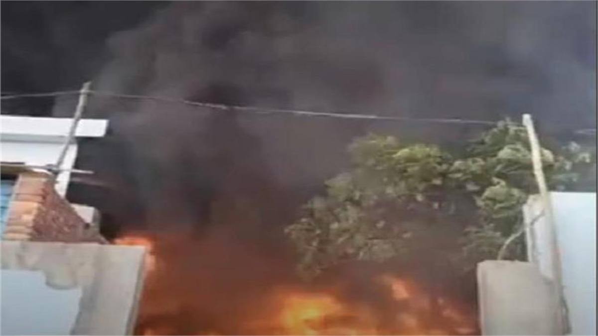 लुधियाना में कपड़ा गोदाम में भयानक आग, आसमान तक उठी लपटें