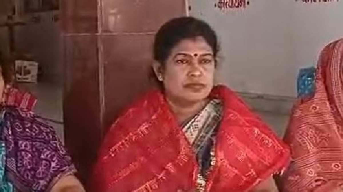 नुआपाड़ा उपचुनाव: बीजद उम्मीदवार स्नेहांगन छुरिया ने भरा नामांकन