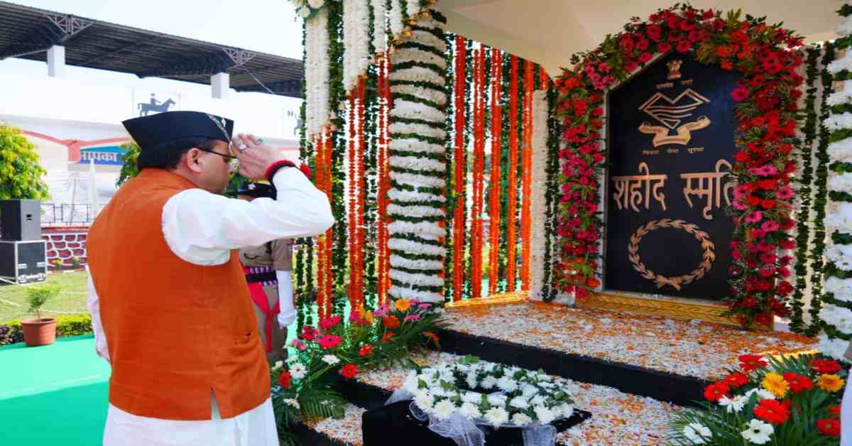 पुलिस स्मृति दिवस: CM धामी ने शहीद पुलिस जवानों के परिजनों को किया सम्मानित, कहा- देश की आंतरिक सुरक्षा की जिम्मेदारी पुलिस और अर्ध सैनिक बलों पर