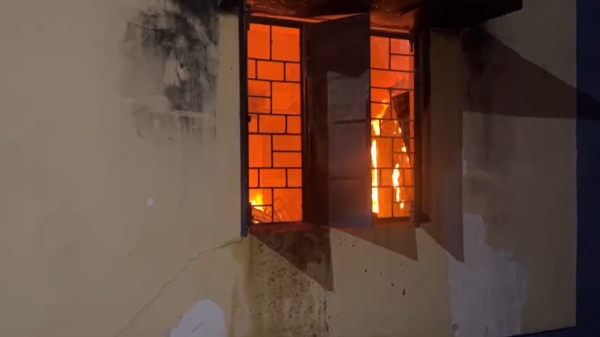 CG Breaking News : जनपद कार्यालय में लगी भीषण आग, एक कमरा जलकर राख, मची अफरा-तफरी…