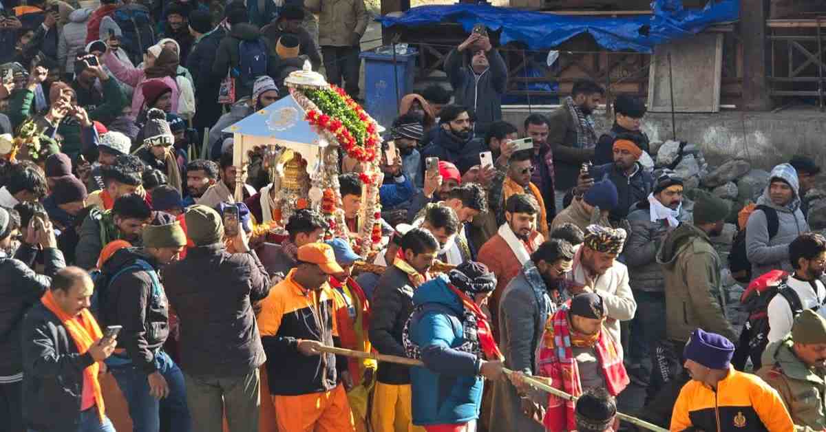 Kedarnath Dham 2025: शीतकाल के लिए बंद हुए केदारनाथ धाम के कपाट, ऊखीमठ के लिए रवाना हुई डोली