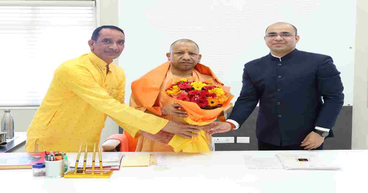 छठ महापर्व 2025: भोजपुरी समाज ने CM योगी को दिया न्योता, 2 दिन के सार्वजनिक अवकाश की मांग