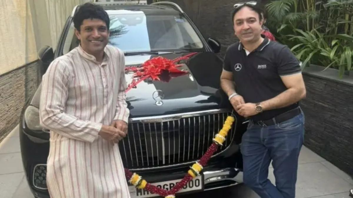 Farhan Akhtar ने बढ़ाया अपना कार कलेक्शन, खरीदी 3 करोड़ की Mercedes Maybach GLS600, जानें इस सुपर लग्जरी SUV की खासियतें