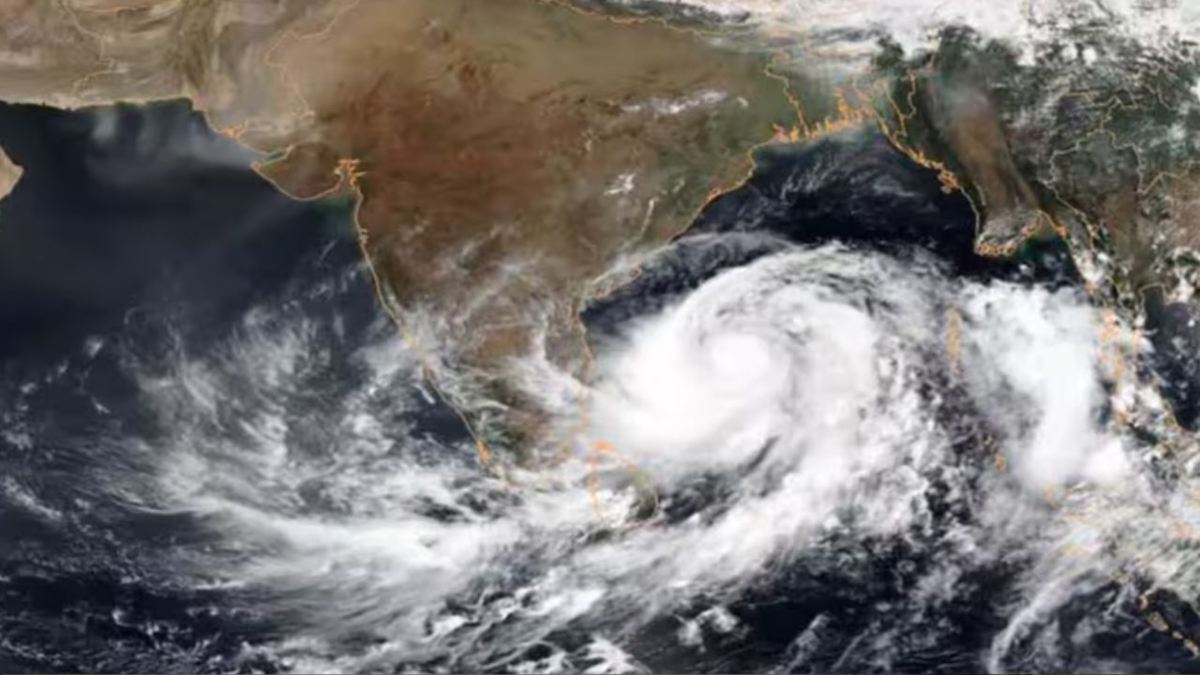 IMD का अलर्ट: आंध्र तट पर टकराएगा चक्रवात मोन्था, मछुआरों को चेतावनी जारी