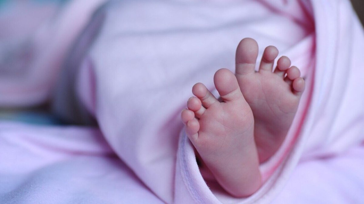 नशे में अंधी पहलवान मां की शर्मनाक हरकत: 5 महीने के मासूम को 1.80 लाख में बेच डाला, अब मांग रही वापिस